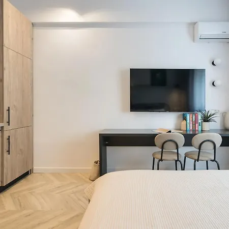 Near Cismigiu & Piata Universitatii *