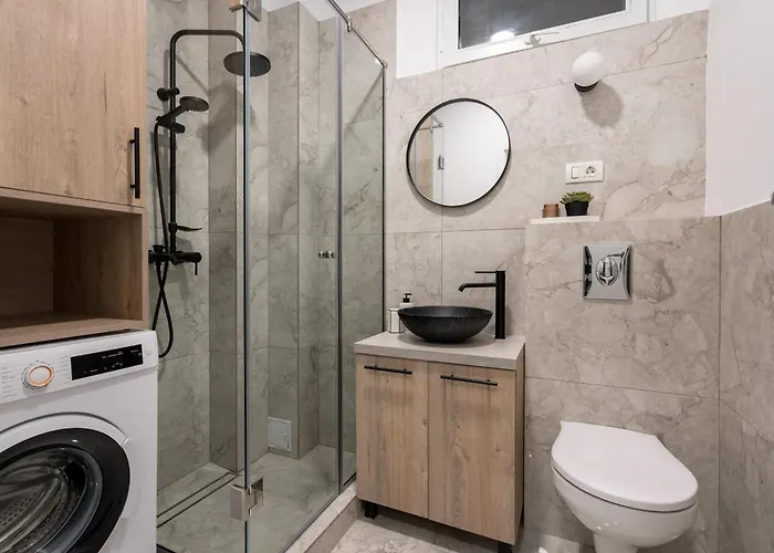 Near Cismigiu & Piata Universitatii * Бухарест