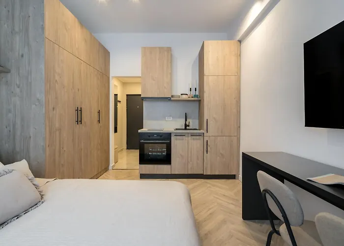 Near Cismigiu & Piata Universitatii Апартаменти