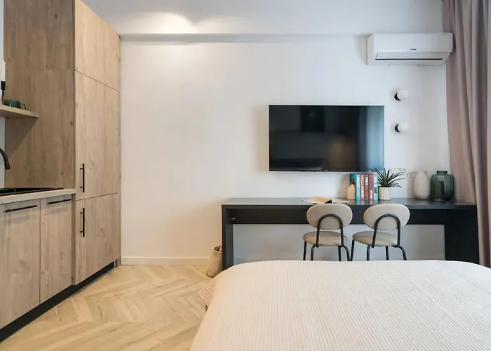 Near Cismigiu & Piata Universitatii *