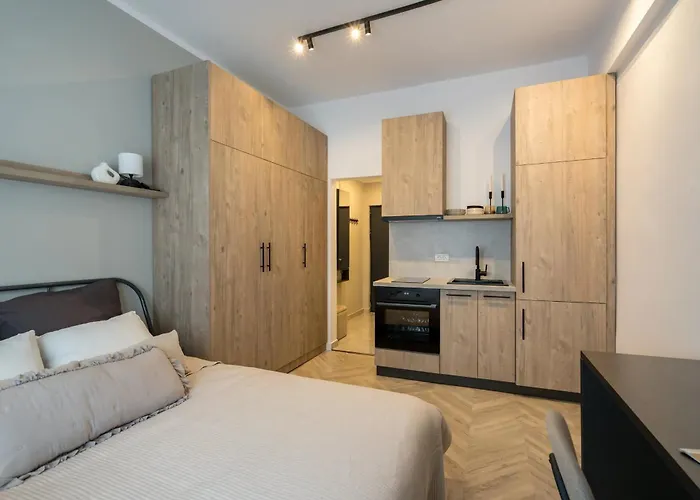 Near Cismigiu & Piata Universitatii * Бухарест