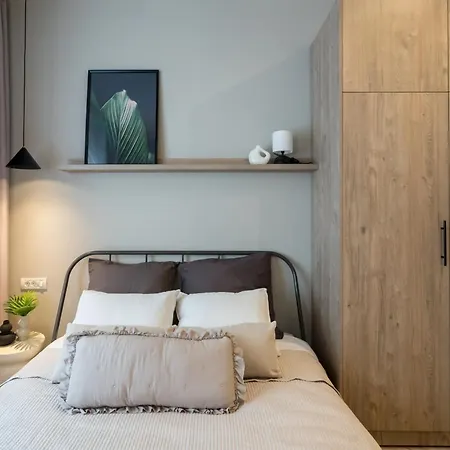 Near Cismigiu&piata Universitatii Bucureşti