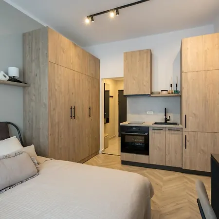 Near Cismigiu&piata Universitatii * Bucureşti